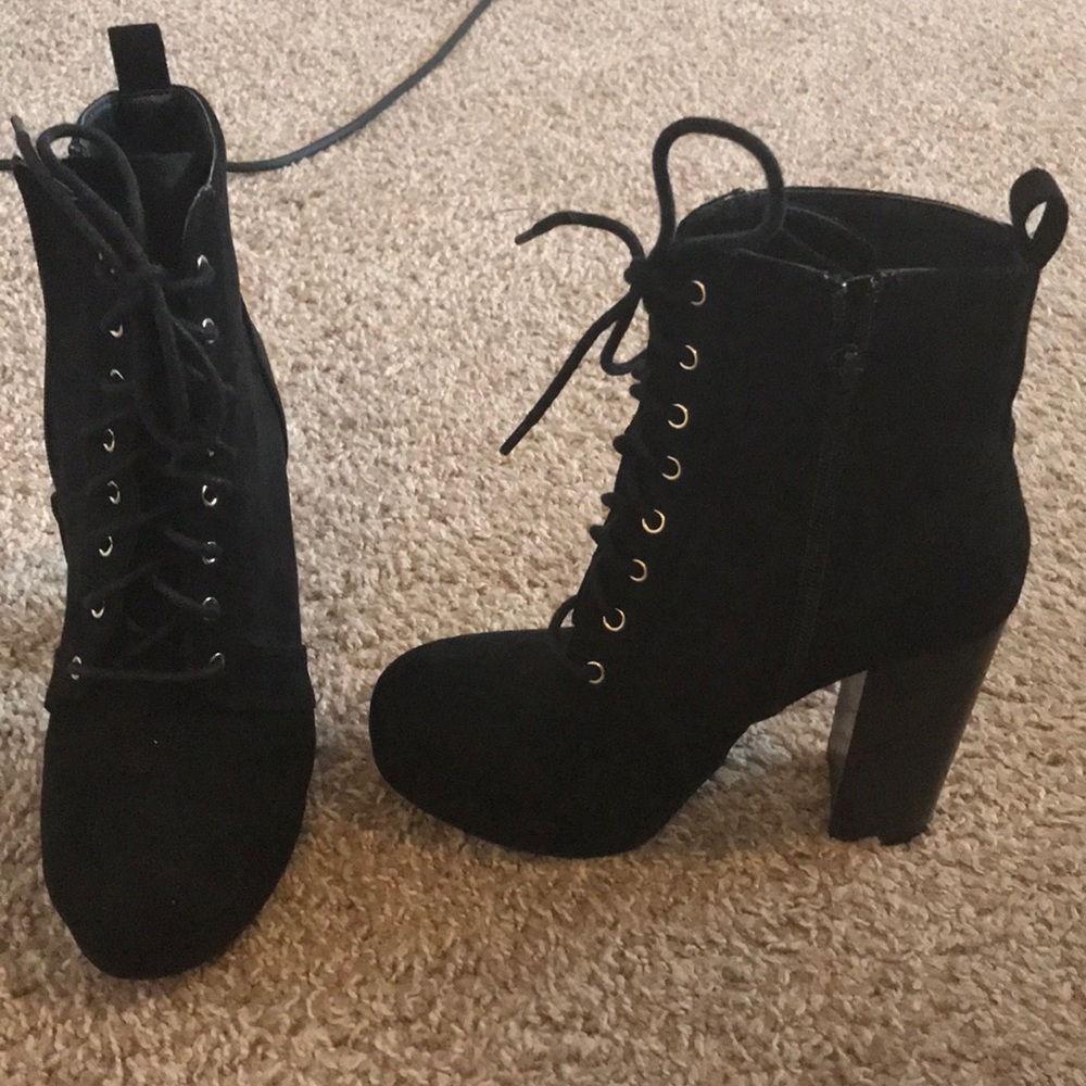 These booties are perfect for a night out 😍